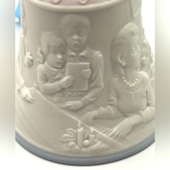 Llardo 1998 porcelain Christmas bell ornament - Picture 3 of 10